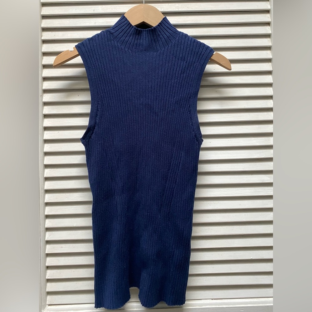 Madewell Sleeveless Mock Neck Top in Navy